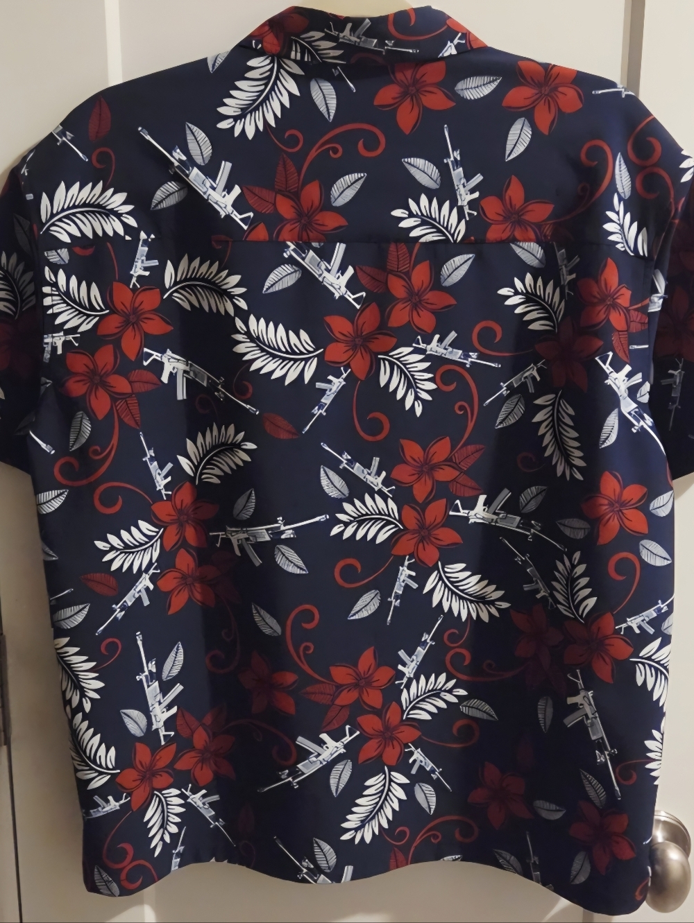 NWOT Retro Rifle Patriotic Hawaiian Shirt Size Large - Red, White, and Blue - Picture 8 of 10